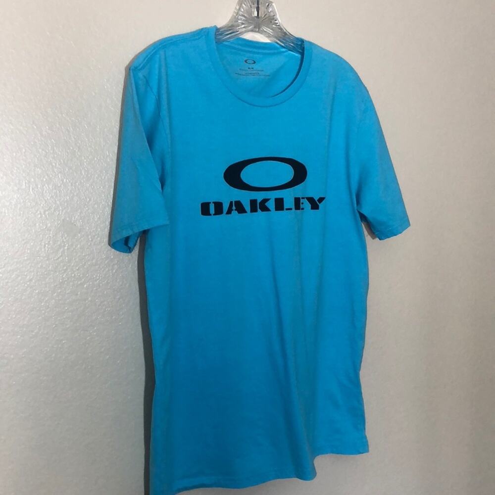 Oakley T-shirt for men size Medium 30” chest teal